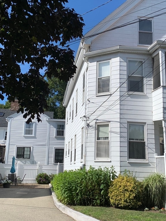 Building Photo - 30 Maple Ave