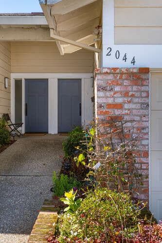 Building Photo - 2044 Fairmont Dr