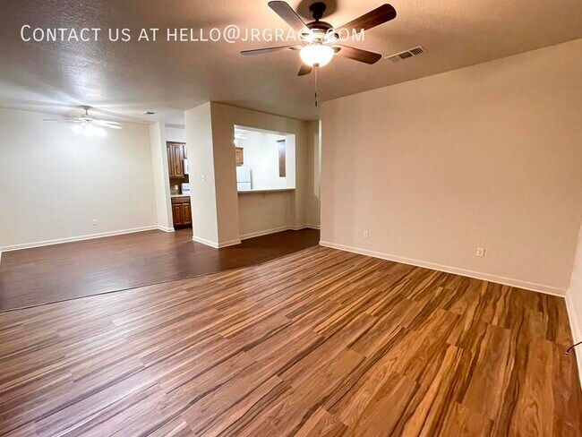 Foto del edificio - 10003 Amber Cir