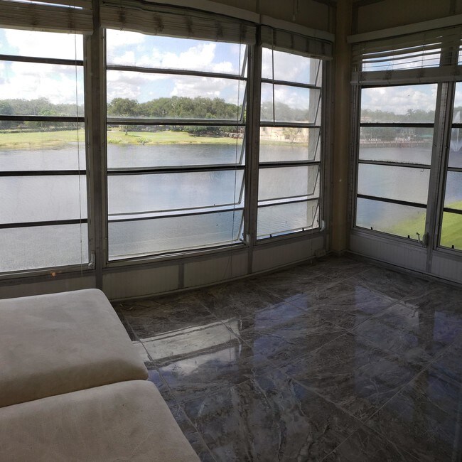 Building Photo - 9450  Poinciana Place 312 Davie FL 33324
