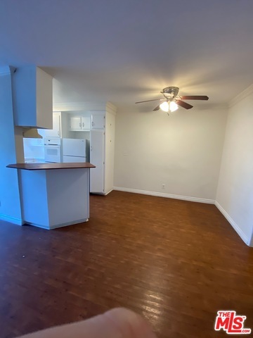 Building Photo - 1030 N Orange Grove Ave