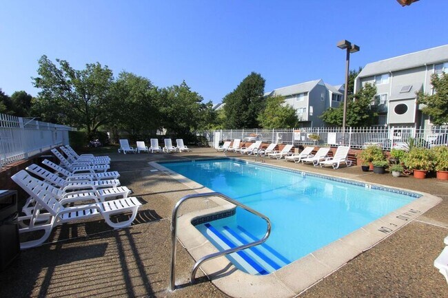 Foto del edificio - 3-bed Town Home - Boston Landing with Swimming Pool & Backyard & Parking - Pet Friendly