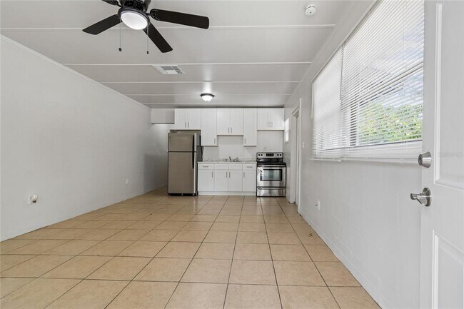 Foto del edificio - 9801 N 11th St