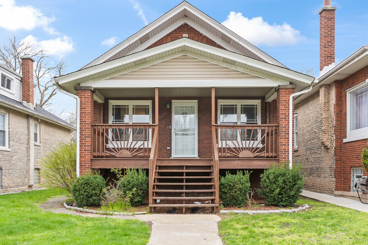Primary Photo - 7938 S Bennett Ave