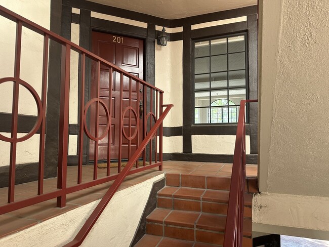 Building Photo - 1641