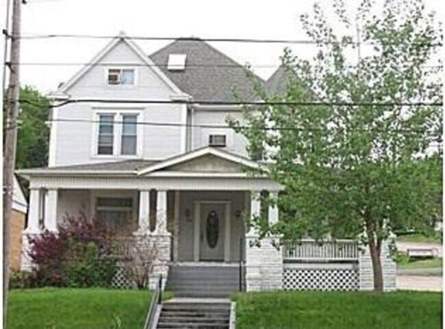 Building Photo - Mansion on the Hill