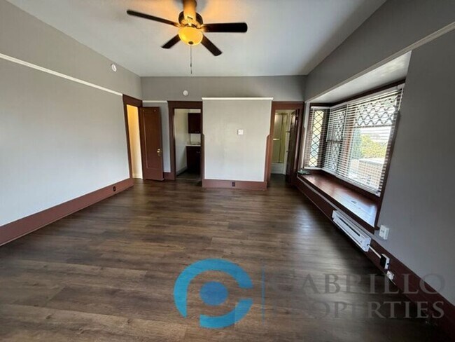 Foto del edificio - 2203 Broadway