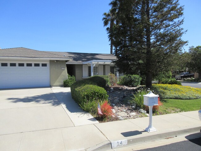 Building Photo - Fabulous 4 bedroom 2 bathroom Newbury Park...