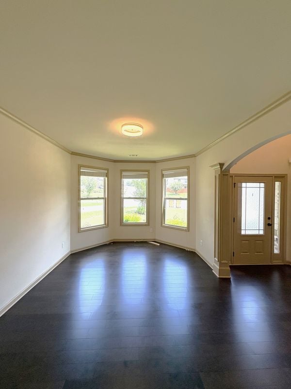 Building Photo - 4950 Belcrest Way