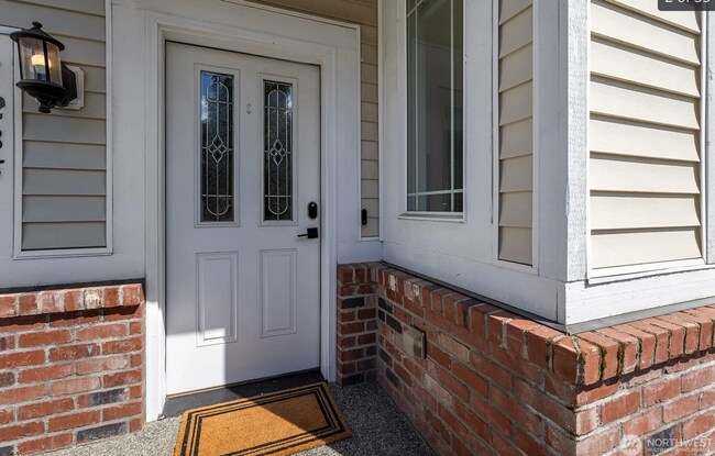 Building Photo - 4 Bed + Bonus Room, 2.5 Bath Home in Coyote Ridge w/ Park Access & Garage!