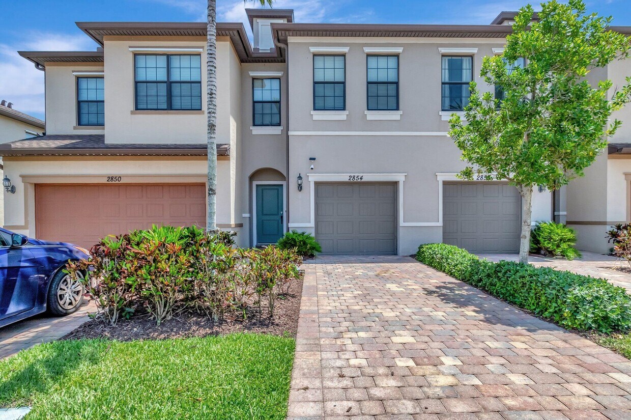 Foto principal - 2854 Bard St