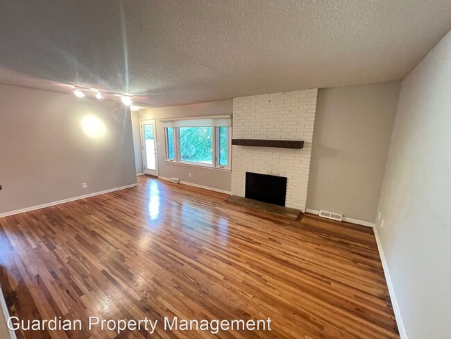 Building Photo - 4 br, 2 bath House - 2228 Apache St