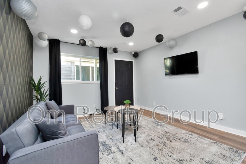 Photo - 3339 Simmons St #4