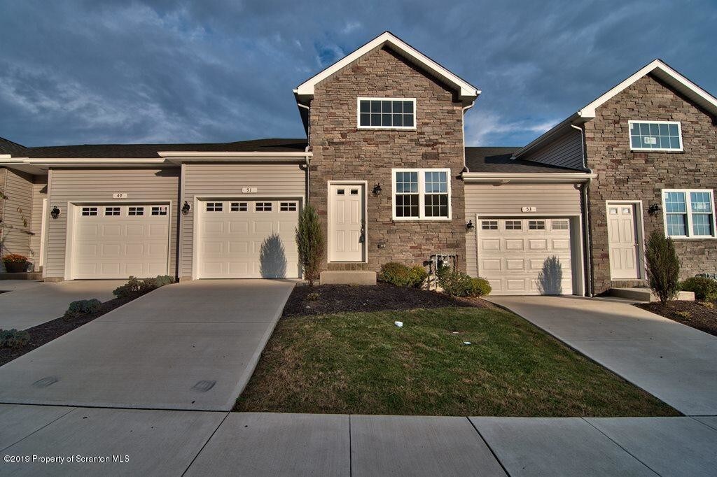 Foto principal - 51 Grandview Dr