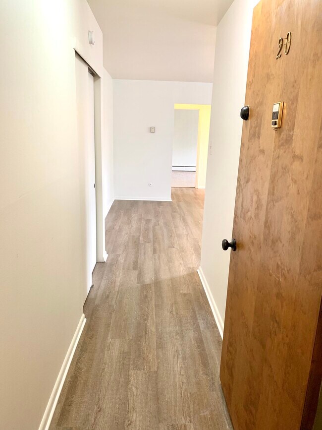 Foto del edificio - 335 E Lancaster Ave