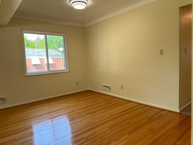 Dining room - 2128 Collinway St