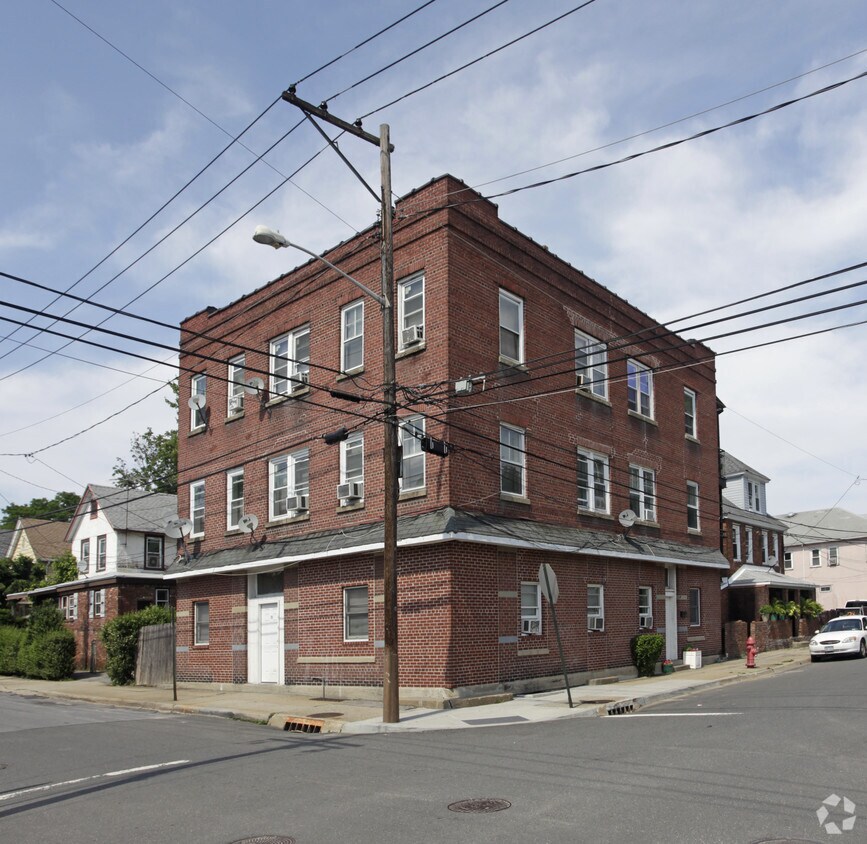 71 Hazel St, Glen Cove, NY 11542 Apartments in Glen Cove, NY