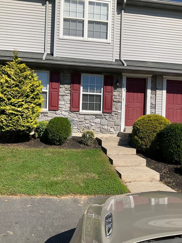 Primary Photo - 310 Wild Cherry Ln