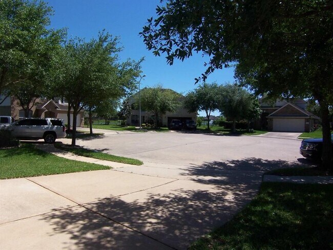 Building Photo - 25910 N Lakefair Dr