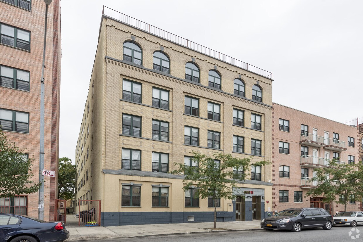 Foto principal - 470 Pulaski St