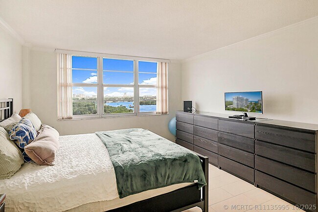 Foto del edificio - 2121 N Ocean Blvd