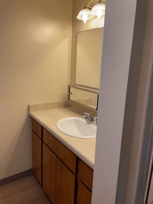 Building Photo - Newly updated - 3 Bedroom 1.5 Bath 2 Car G...