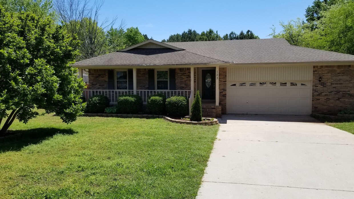 Primary Photo - Brick 4 Bedroom Ranch in Madison.