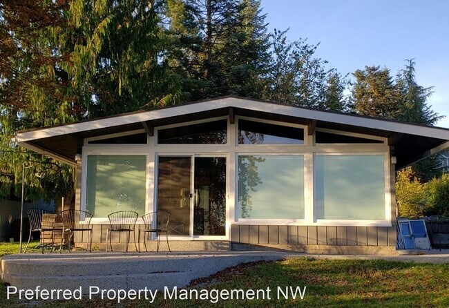 Building Photo - 2 br, 1 bath House - 11403 N. Lakeshore Dr