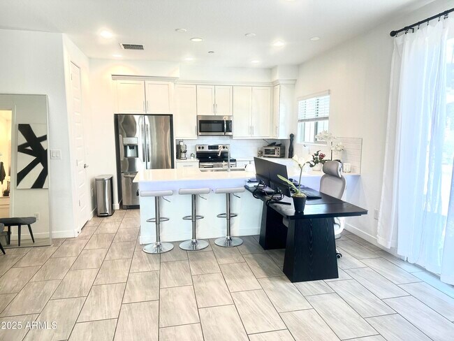 Building Photo - 4100 S Pinelake Way