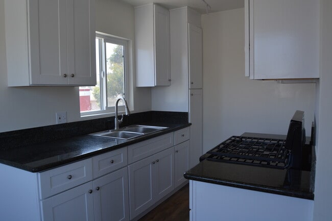 Building Photo - Islander Apartments