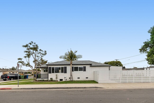 Building Photo - 4878 W 133rd St