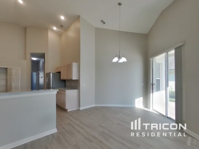 Building Photo - 3264 Abbeyfield Dr E