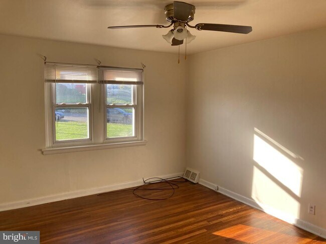 Foto del edificio - 7262 Mansfield Ave