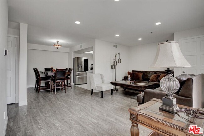 Foto del edificio - 108 W Maple St