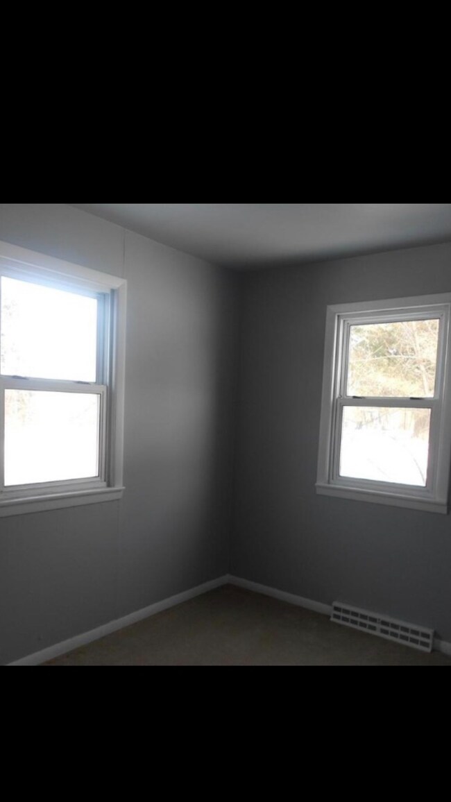 Foto del edificio - 640 E Pleasant St