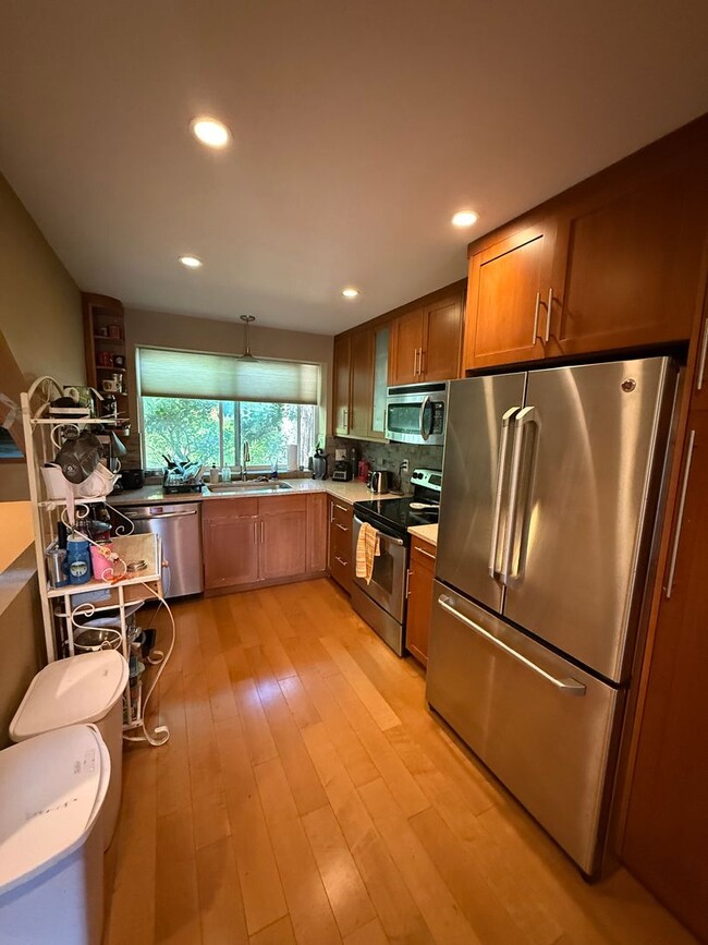 Building Photo - 3 Bedrooms!! 3 Baths!!