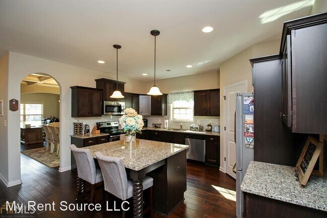 Building Photo - 4 br, 2.5 bath House - 345 Cliffhaven Circle