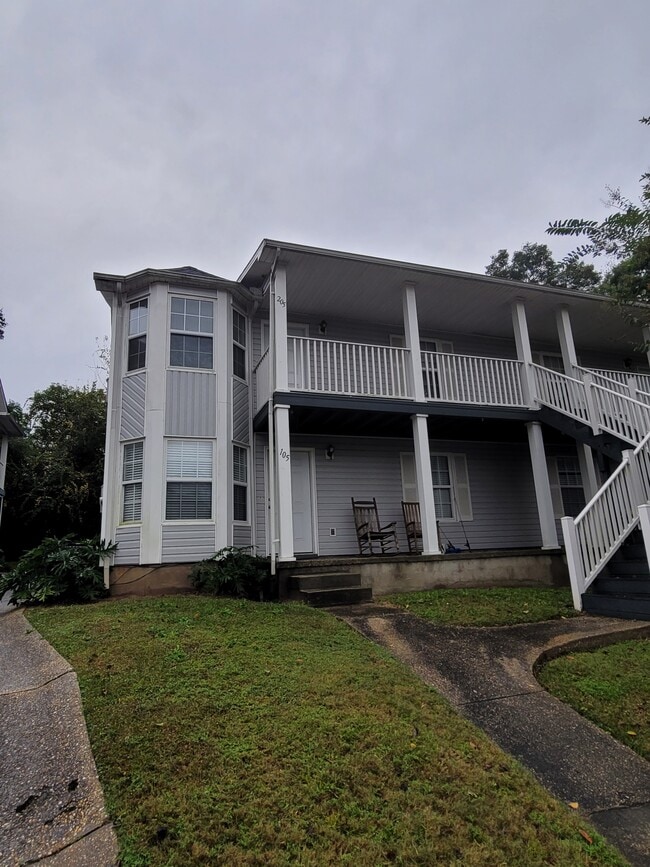 Building Photo - 1500 E Johnson Ave