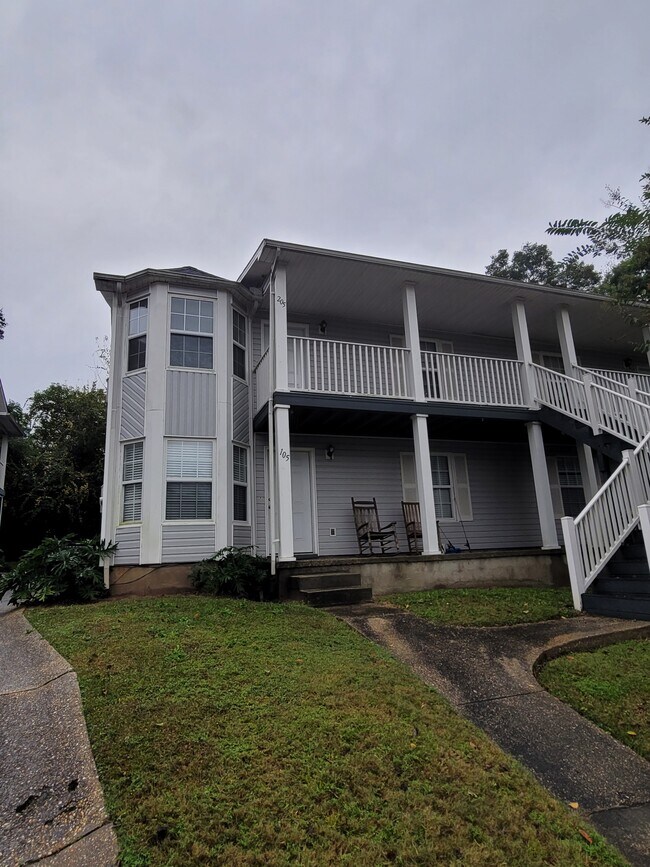 Building Photo - 1500 E Johnson Ave