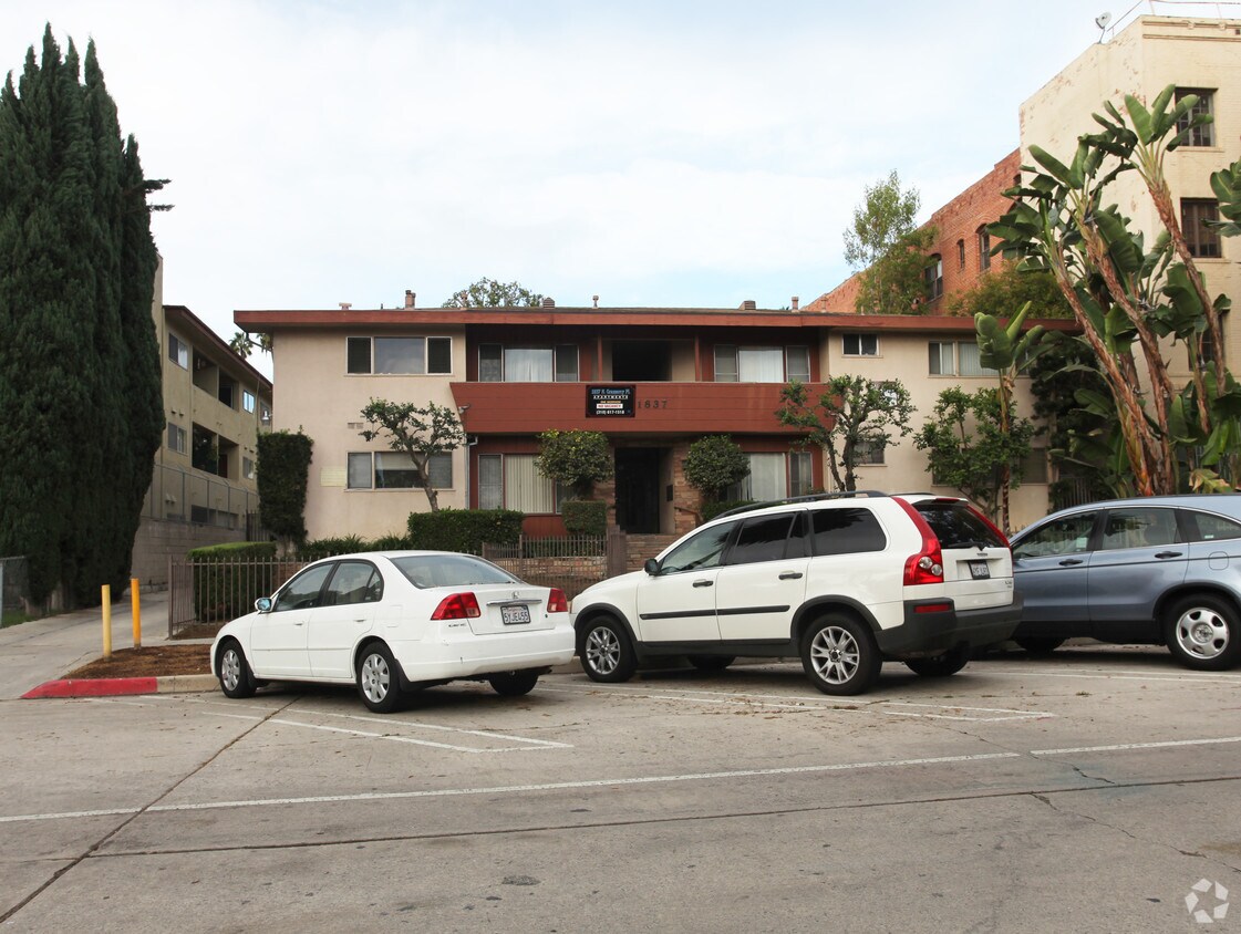 Foto del edificio - 1837 N Wilton Pl