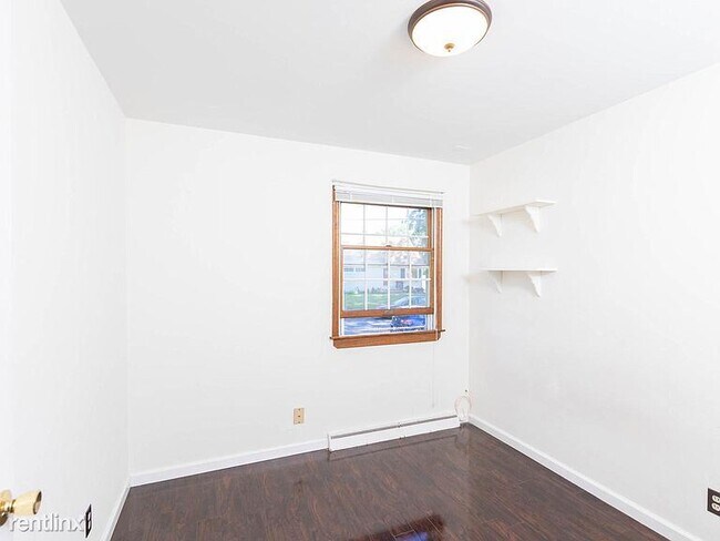 Foto del edificio - 5 br, 3 bath House - 30 Ovington Ave