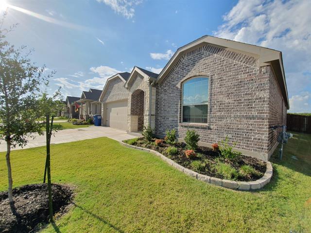 Building Photo - 822 Spruce Ln