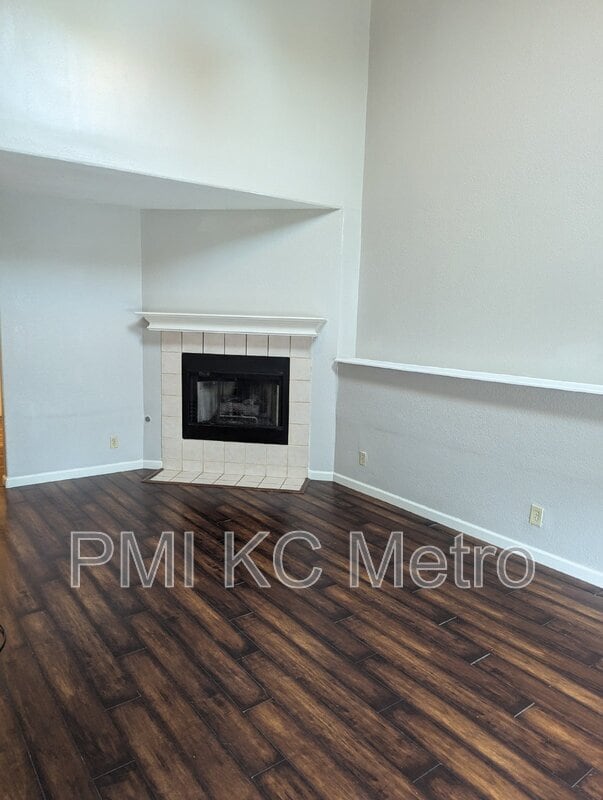Building Photo - 15811 E 20 St S