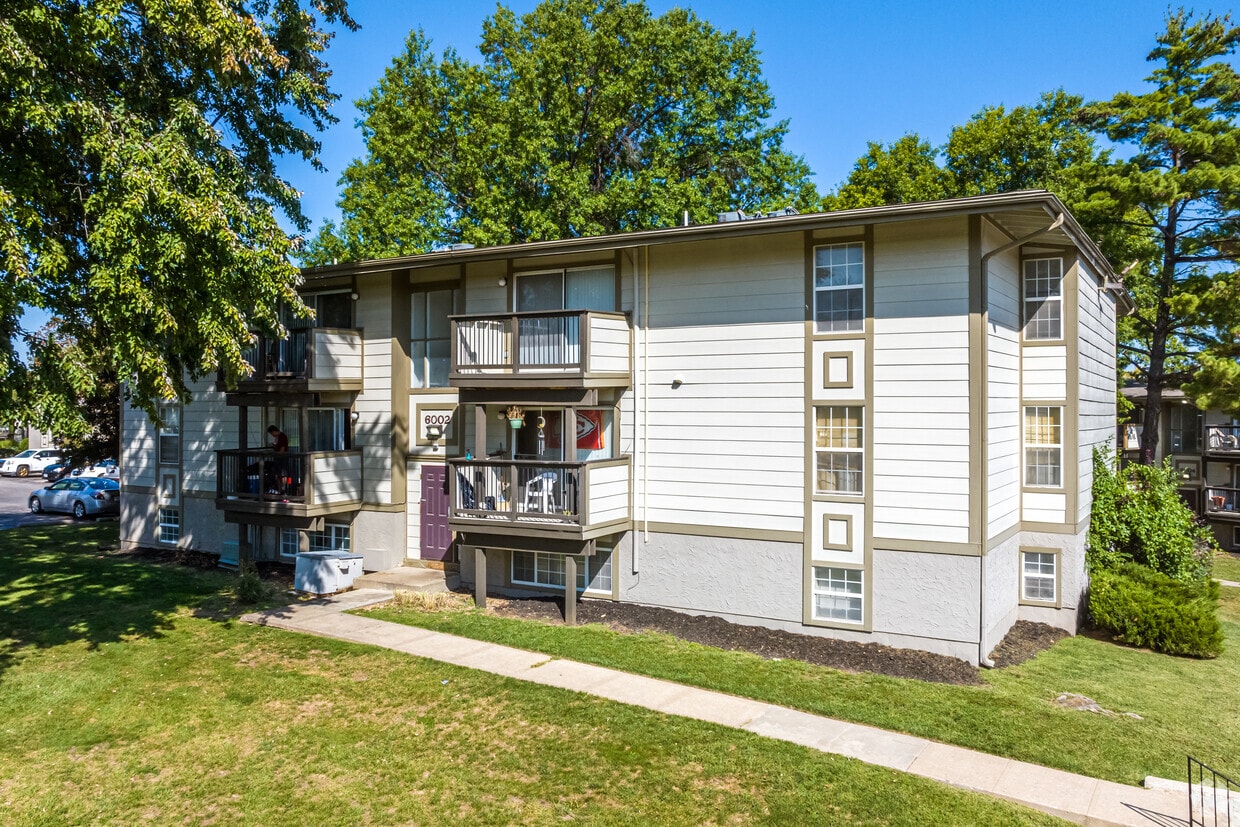 Briarwood Gardens Grandview Mo: Discover Tranquil Living