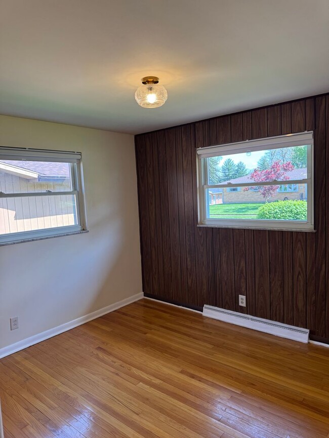 Foto del edificio - 3 Bedroom 1 Bathroom Available in Springfi...
