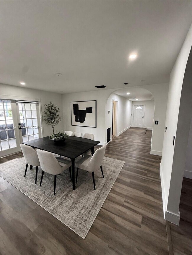 Building Photo - 1711 SW 100th Ave