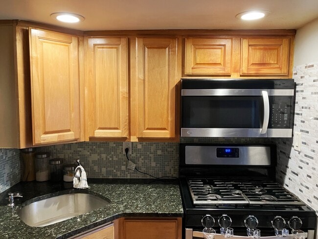 Building Photo - 9035 Watchlight Ct