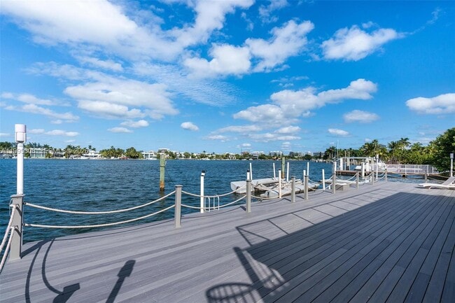 Foto del edificio - 1055 Stillwater Dr