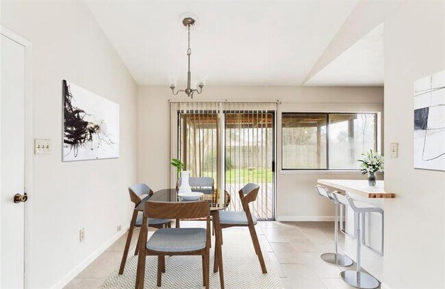 Building Photo - 526 Tara Plantation Dr
