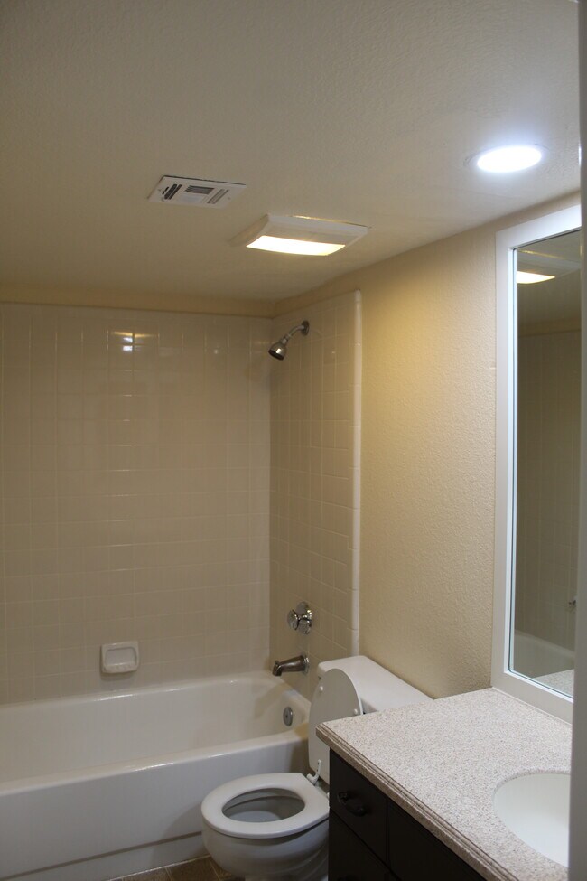 Foto del edificio - 4900 N Grand Ave